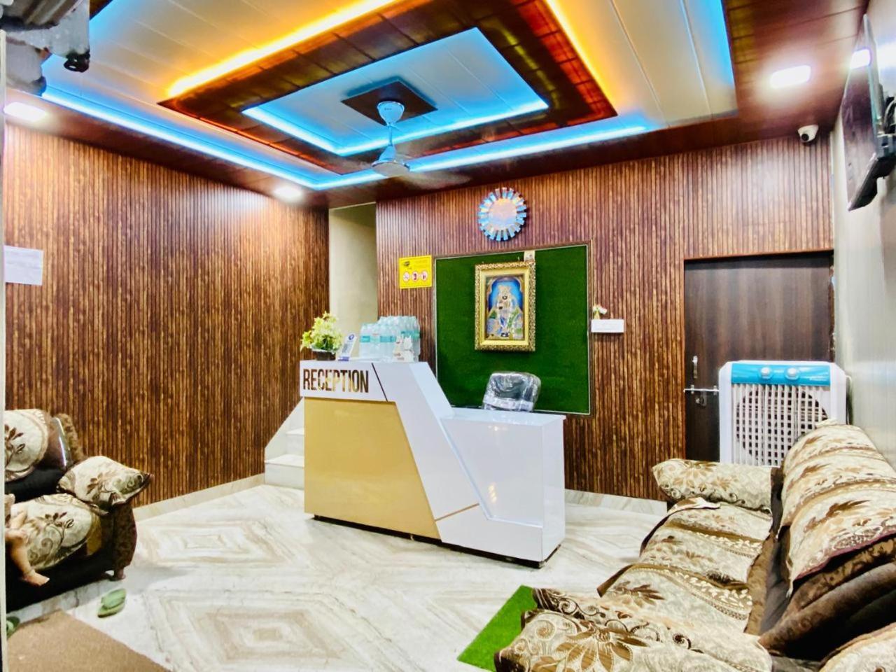 The Raman Palace- A Budget Hotel Матура Екстериор снимка